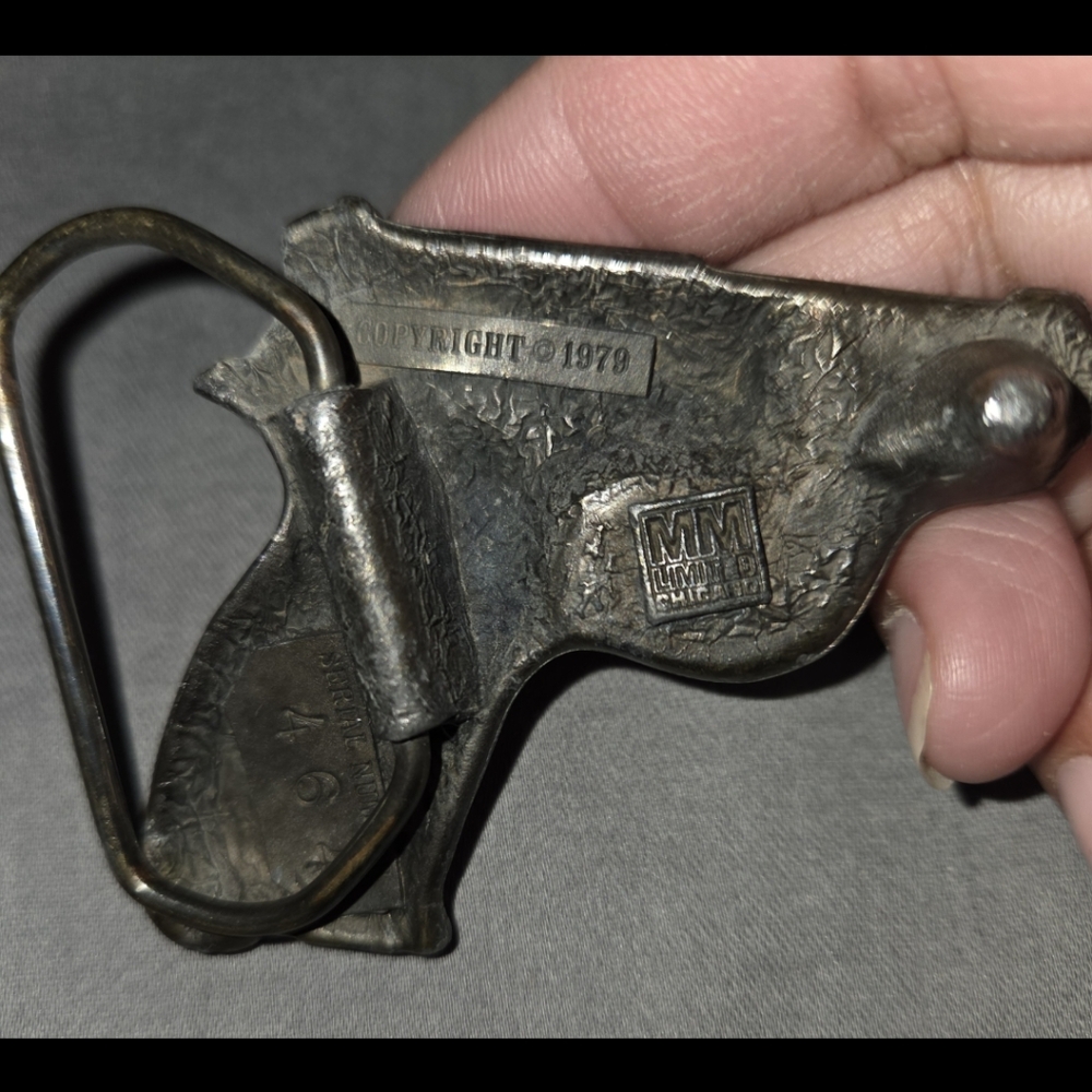 MM Limited Chicago Vintage Pistol Shaped Metal Belt Buckle - Picture 7 of 7
